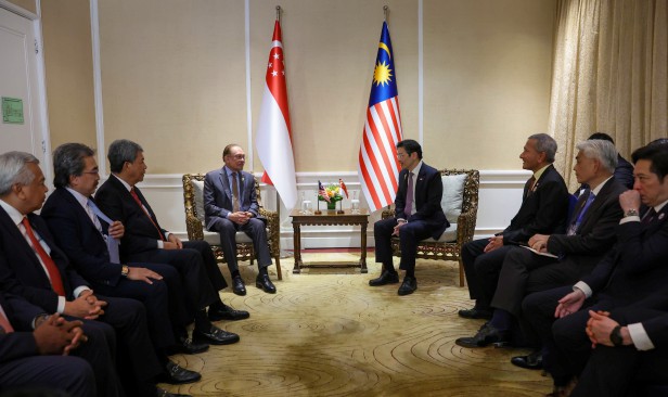 Malaysia perkukuh hubungan strategik dengan Singapura dan Laos, tumpu kestabilan serantau - Anwar