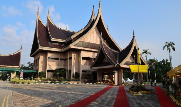 Selesai pertikaian institusi diraja NS ikut adat, Perlembagaan