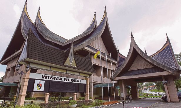 Beri ruang Yang di-Pertuan Besar, Undang noktahkan krisis politik