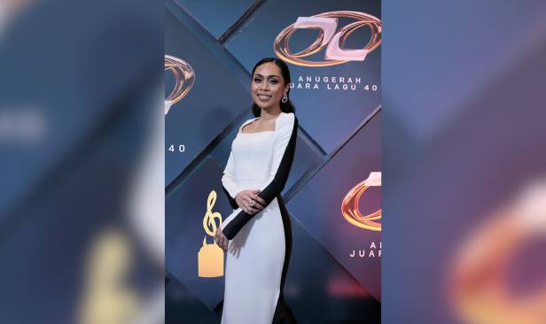 Dayang tak kisah digelar 'penyanyi orang kahwin'