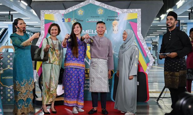Melodi Glam Raya Runway meriahkan perjalanan MRT