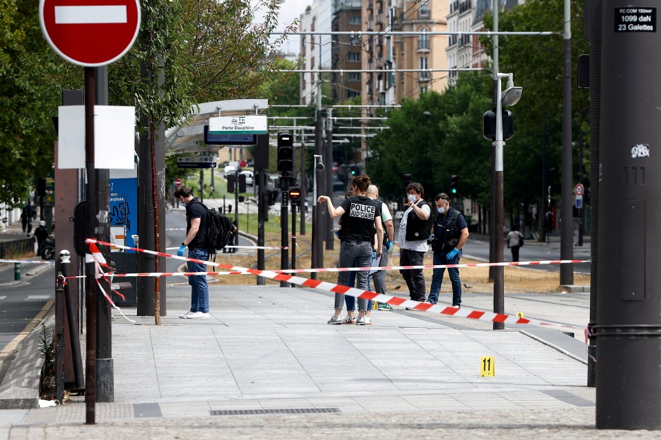 3 wanita cedera insiden tikam di Paris, suspek alami gangguan psikiatri ditahan