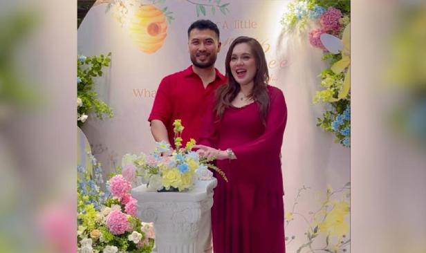 Nelydia, suami bakal dapat bayi lelaki
