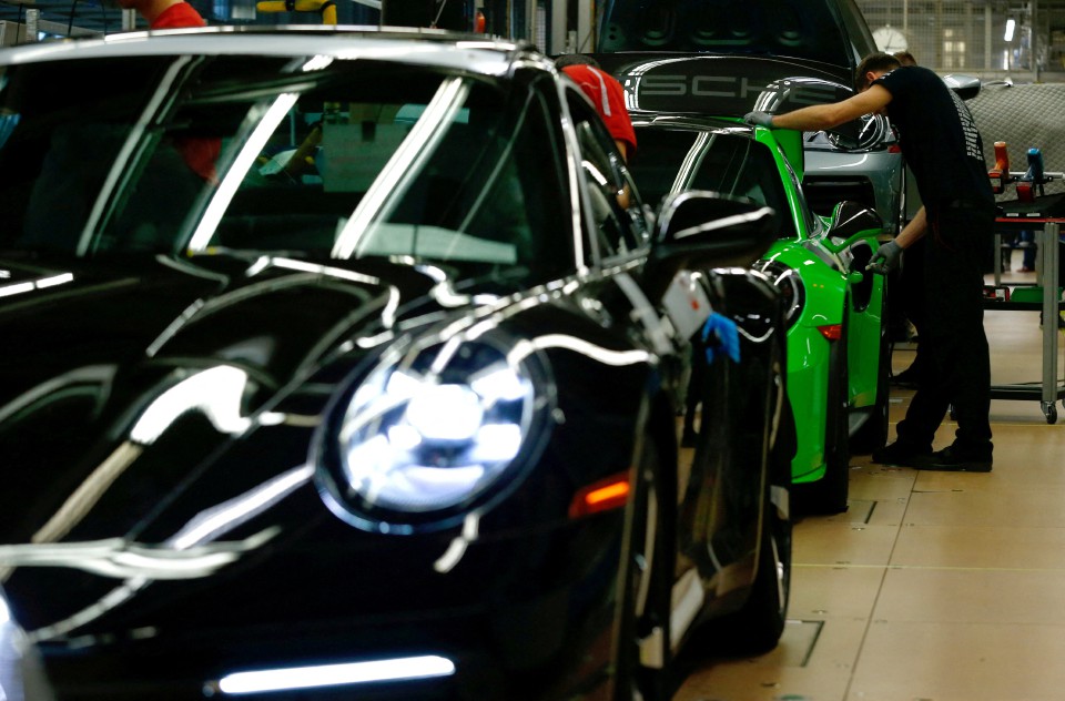 Porsche berkemungkinan hentikan 5,000 lagi pekerja