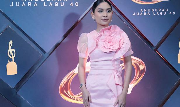 Sissy terharu dipuji berilmu