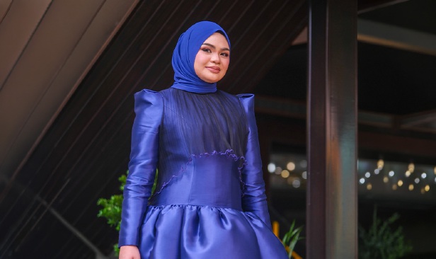 Umairah perlahankan kerjaya demi SPM