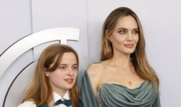 Vivienne gugur nama Pitt secara rasmi