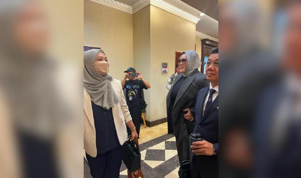 Saya terbayang suami ada di sebelah ketika hakim baca keputusan - Zizie Izette