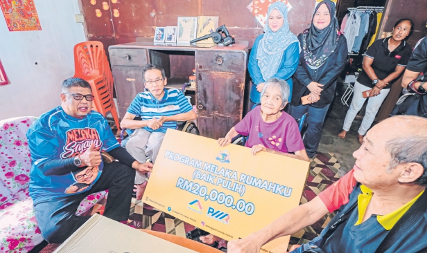 Jelajah Ketua Menteri Sayang  Rakyat: Ab Rauf ketuk pintu rumah santuni rakyat