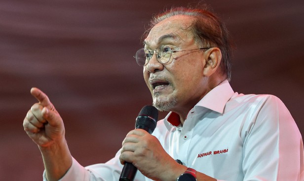 Kad Kredit Asas, pengeluaran tunai mesin ATM tanpa caj manfaat untuk rakyat - PM Anwar