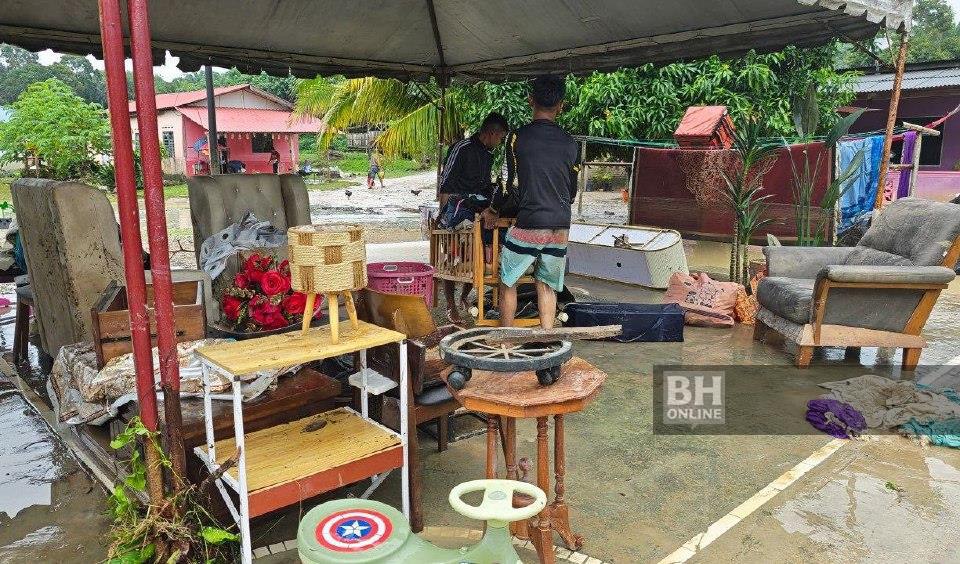 Sejam rumah ditenggelami banjir, penduduk tanggung kerugian