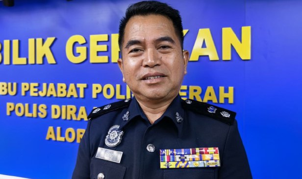 'Pelajar marah dibuli, sering dibaling ais punca dia kejar dua rakannya dengan pisau' - Polis