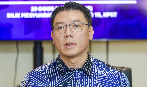'Saya sedia letak jawatan menteri jika Najib dibebaskan susulan BN menang di Johor' - Nga Kor Ming