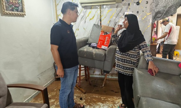 'Kami mohon sukarelawan bantu bersihkan rumah banjir lumpur,' - Mangsa banjir