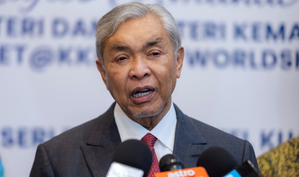 Ahmad Zahid taja umrah pakai duit sendiri jika peserta WSC menang emas