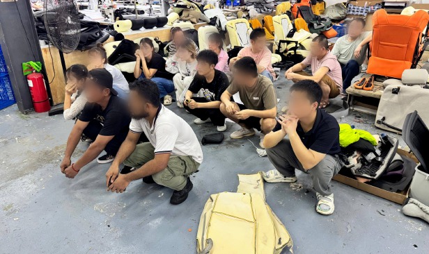 Taktik majikan China gaji rakan senegara secara haram terbongkar, 16 ditahan