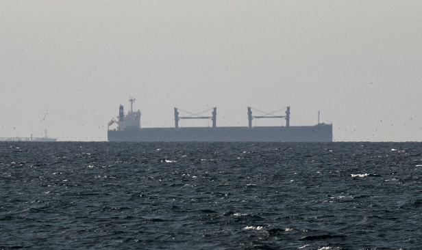 Laluan Selat Hormuz terus beroperasi walaupun AS laksana sekatan