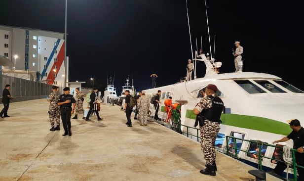 Pemindahan 190 tahanan ke penjara Limbang melalui laut dikawal rapi