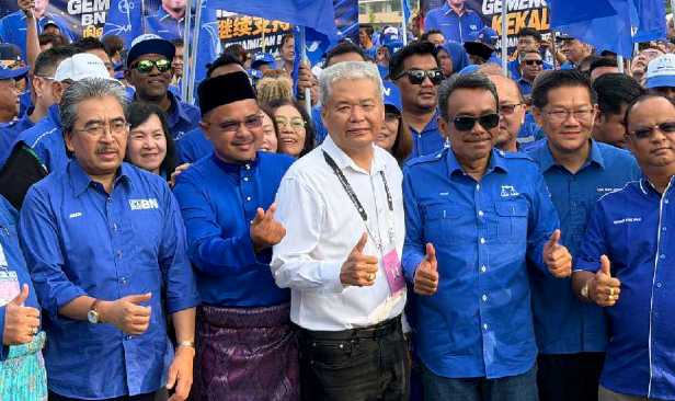 Johari Ghani, Ku Nan iringi dua calon BN di Tampin
