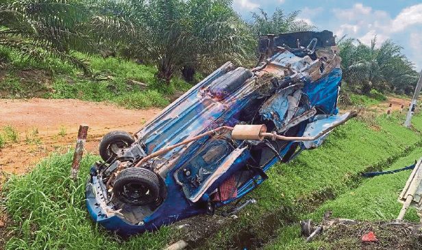 Nahas bunuh 4 sekeluarga berpunca 2 kereta mewah pandu laju, melulu - Polis