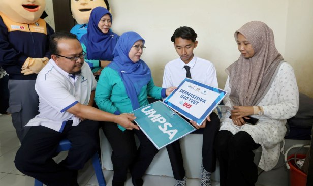 'Walaupun cacat akibat kanser tulang, saya tetap mahu lanjutkan pelajaran' - Muhammad Aqib