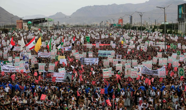 Houthi beri amaran supaya syarikat perkapalan elak pelabuhan Arab Saudi