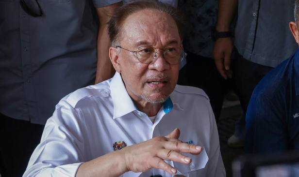 'Orang politik tergelincir daripada perjuangan asal paling banyak mengeluh' - PM