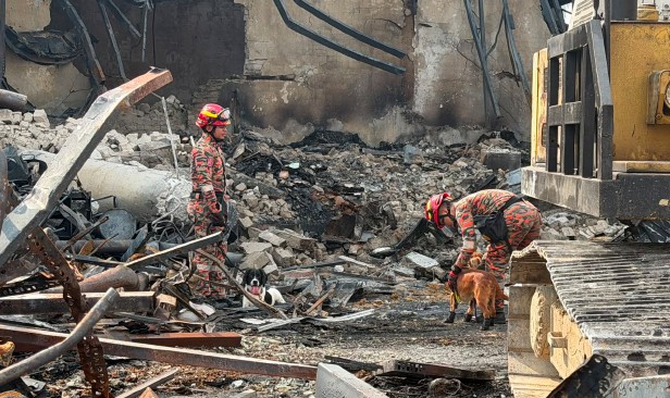 Rusty, Sam bantu siasatan forensik kebakaran Pasar Borong Selangor