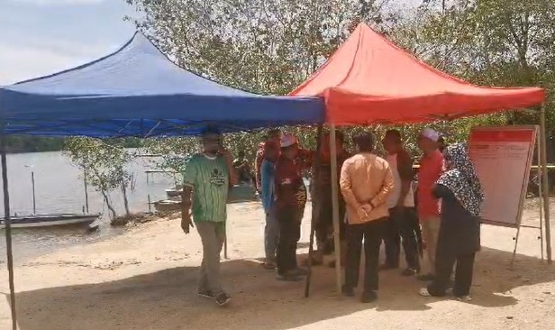 Dua pelajar dikhuatiri lemas mandi di Sungai Paka