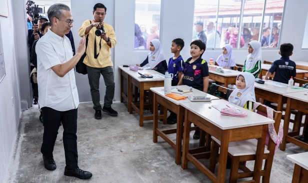 Pembinaan SK Seri Pantai bantu atasi kesesakan pelajar di Lembah Pantai - Fahmi