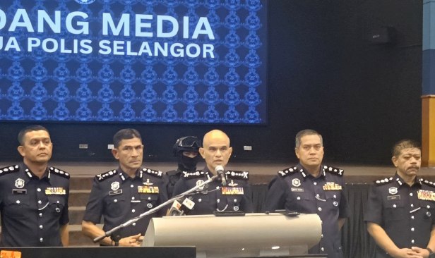 '12 anggota polis disyaki terbabit kes rompakan wang kripto direhatkan daripada tugasan lapangan' - Shazeli