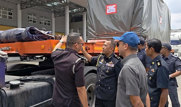 'Perketat kawalan di sempadan negara elak seludup bahan api, salah guna kad subsidi diesel' - KPDN