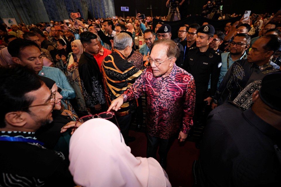 Isu UEC: Pemikiran sekolah Cina dah berubah, 40 tahun lalu mereka tak mahu cakap Melayu - Anwar