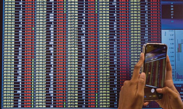 Bursa Malaysia ditutup rendah susulan sentimen berhati-hati menjelang hujung minggu