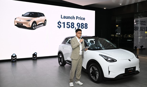 Proton e.MAS 5 dilancar di Singapura dengan harga kira-kira RM500,000