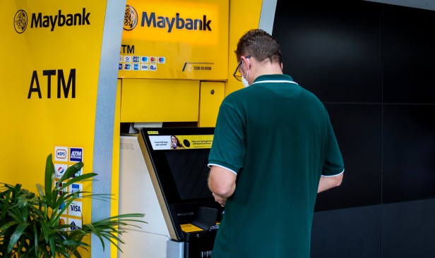 Tiada lagi caj RM1 pengeluaran wang di semua mesin ATM mulai 1 Julai