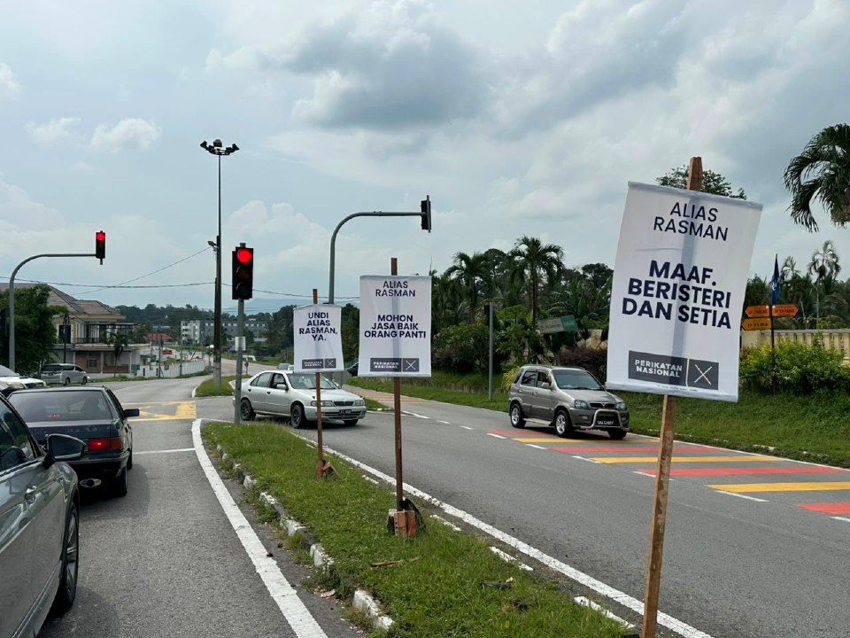 PRN Johor: 'Maaf. Beristeri dan setia' curi perhatian pengundi DUN Panti