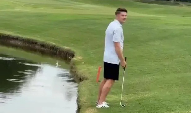 Gyokeres kena ejek tak pandai main golf