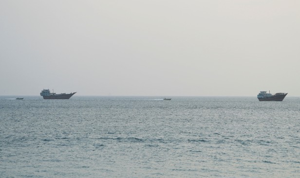 Jumlah kapal melalui Selat Hormuz semakin berkurangan selepas AS, Iran perhebat serangan