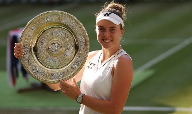Noskova menangis, hadiah trofi buat ibu