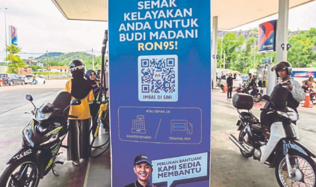 Dilema subsidi minyak, sampai bila kerajaan mampu 'payung'?