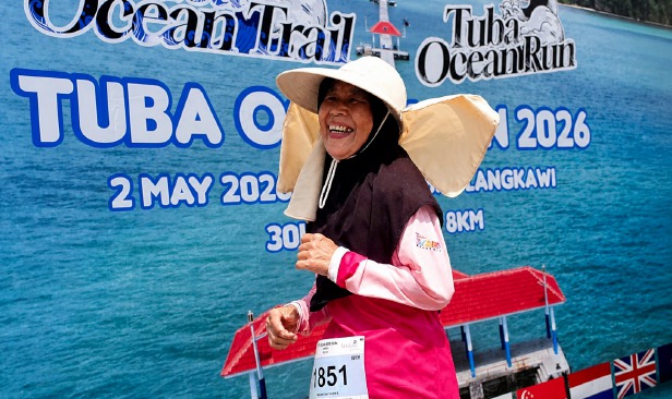 Nenek satu buah pinggang tawan larian denai 18km