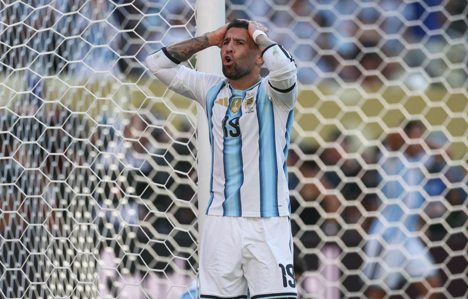 Otamendi umum bersara daripada skuad Argentina