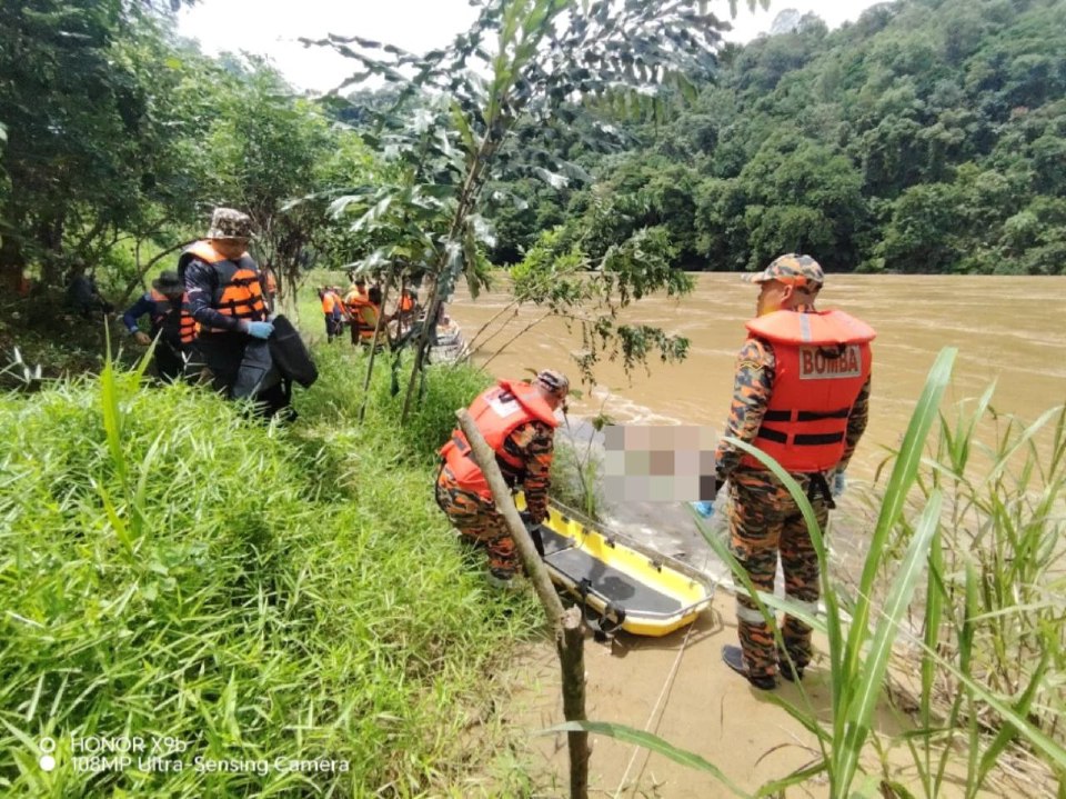 2 beranak maut, 2 masih hilang perahu karam dalam perjalanan ke klinik