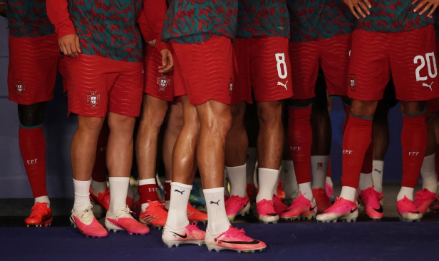 But merah jambu jadi pilihan di Piala Dunia