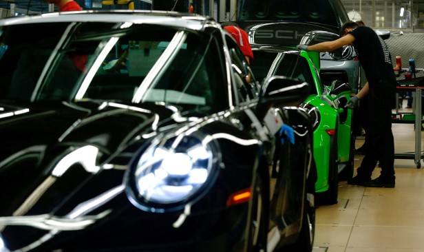 Porsche berkemungkinan hentikan 5,000 lagi pekerja