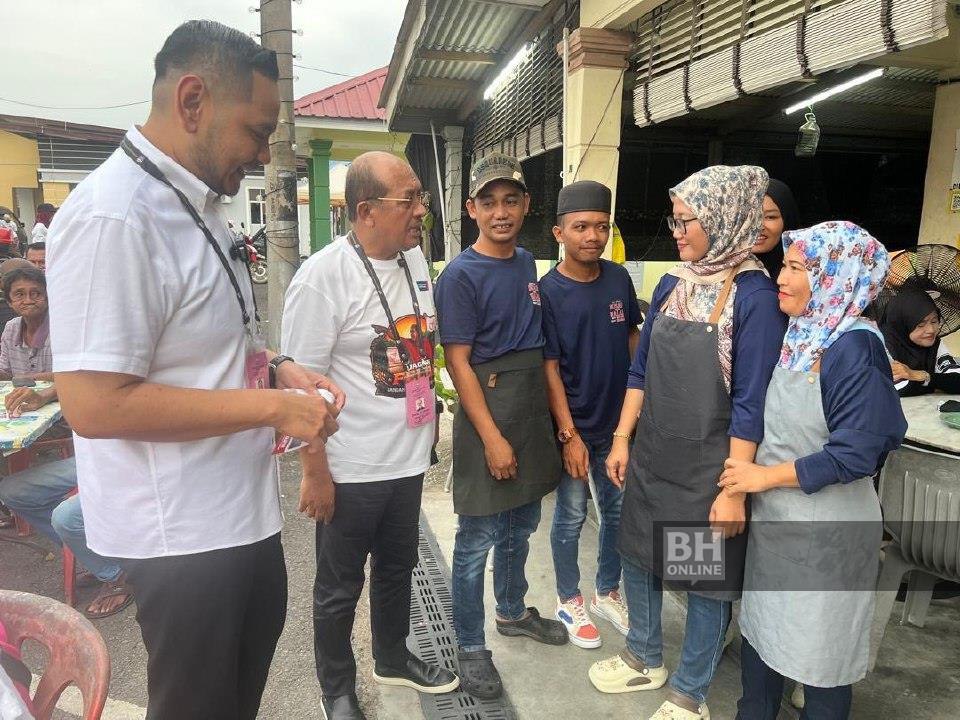 Calon PN, PH kempen bersama di FELDA Bukit Easter